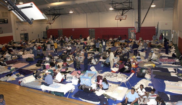 US_Navy_040915-N-4204E-026_The_Red_Cross_shelter_located_at_West_Florida_High_School_housed_approximately_500_Pensacola_residents_who_were_seeking_shelter_from_Hurricane_Ivan-600x346.jpg